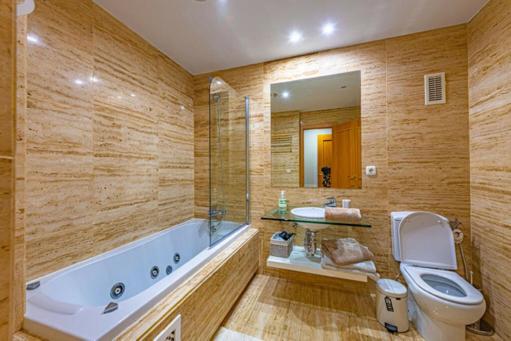 Middle Floor Apartment New Golden Mile Málaga - image 11