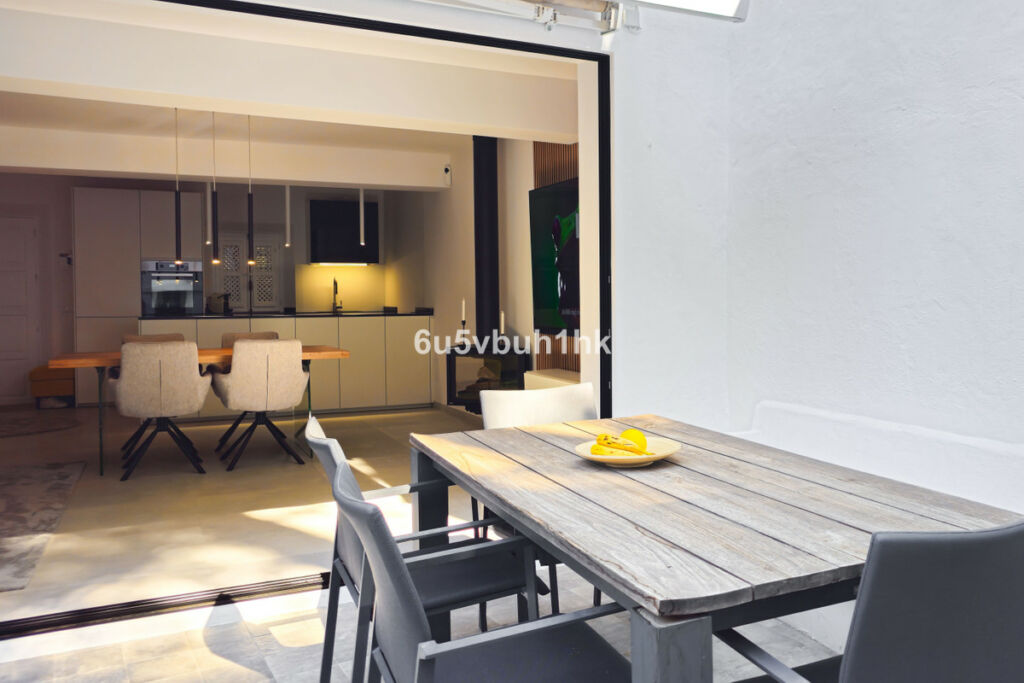 Townhouse The Golden Mile Málaga - image 11