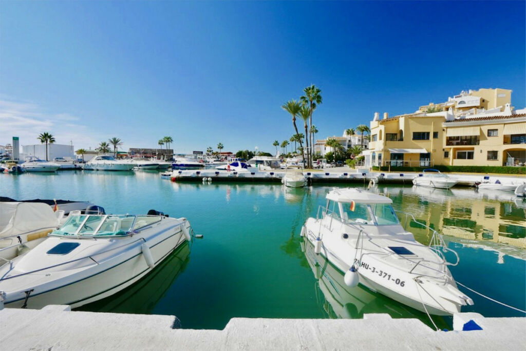 Middle Floor Apartment Puerto de Cabopino Málaga - image 11