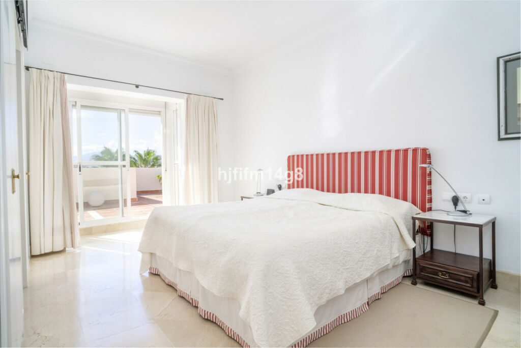 Penthouse Nueva Andalucía Málaga - image 11