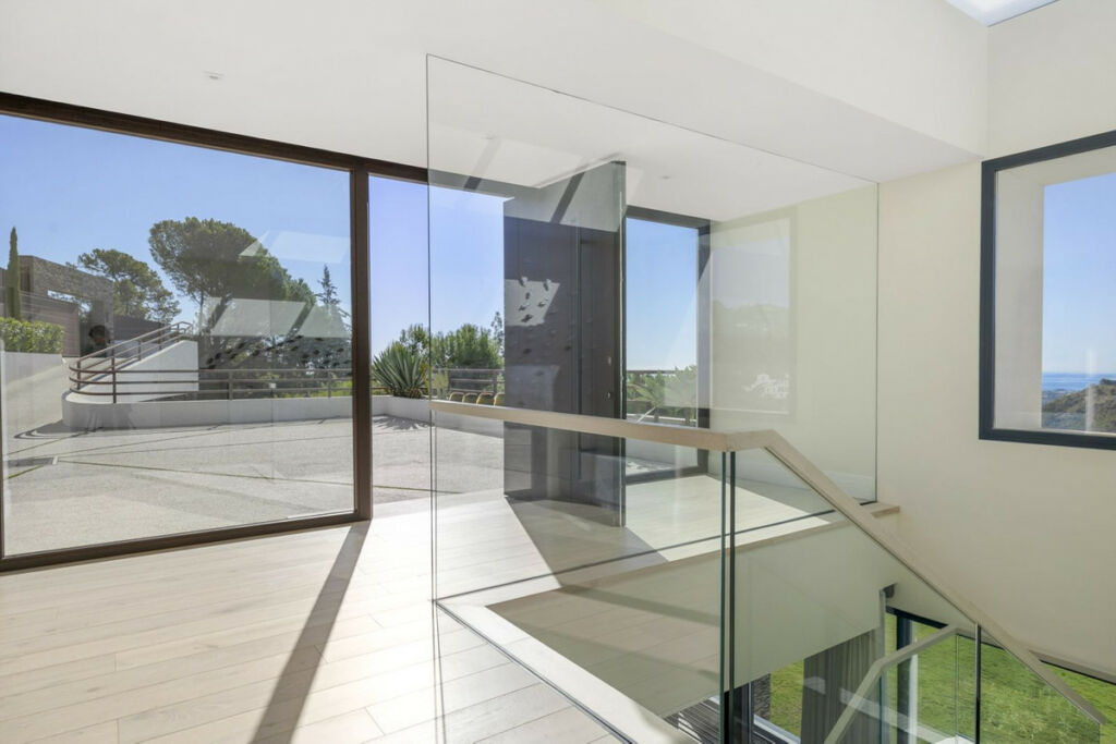 Detached Villa El Madroñal Málaga - image 12
