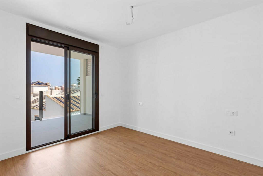 Middle Floor Apartment Villamartin Alicante - image 12