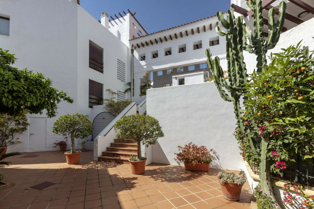 Ground Floor Apartment Nueva Andalucía Málaga - image 12