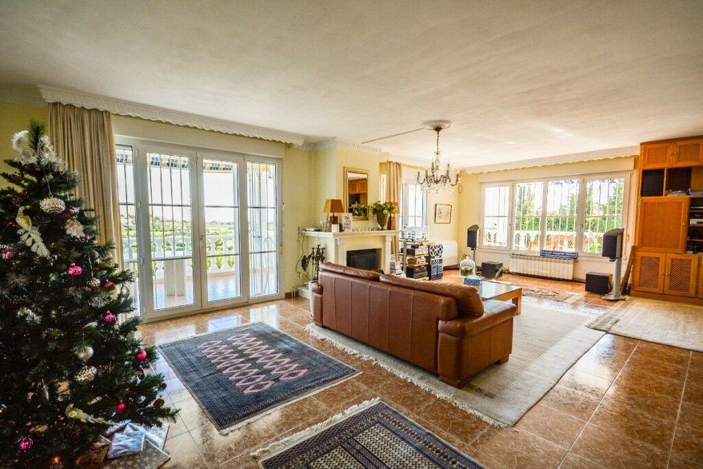 Detached Villa Estepona Málaga - image 12