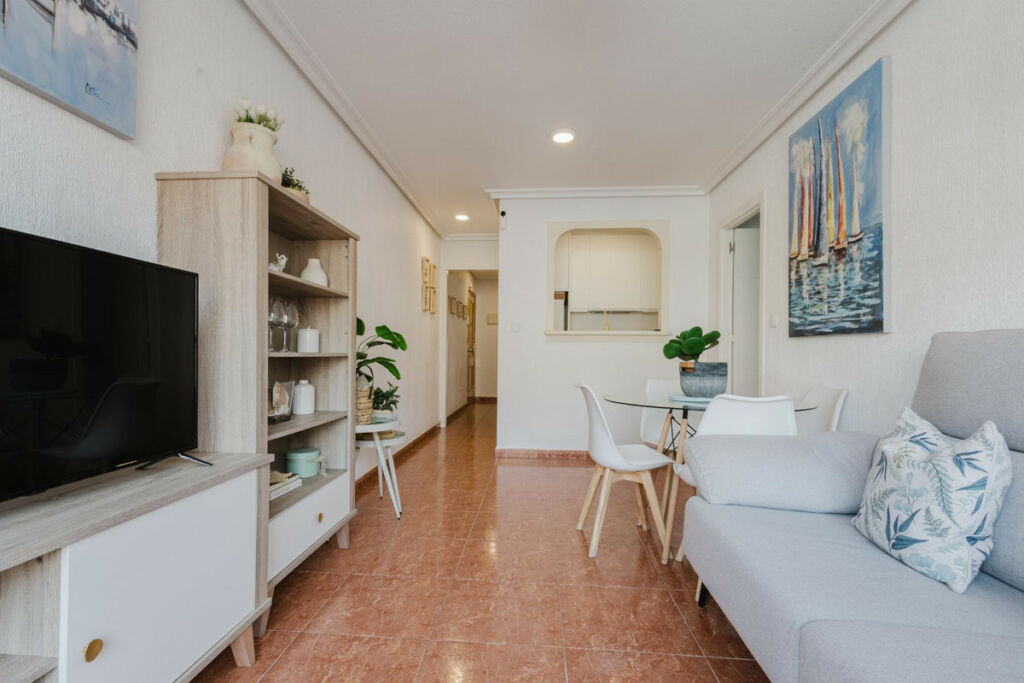 Middle Floor Apartment Torrevieja Alicante - image 12