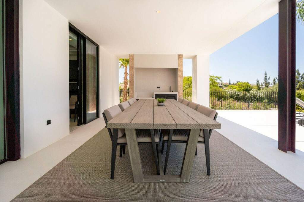 Detached Villa Nueva Andalucía Málaga - image 12
