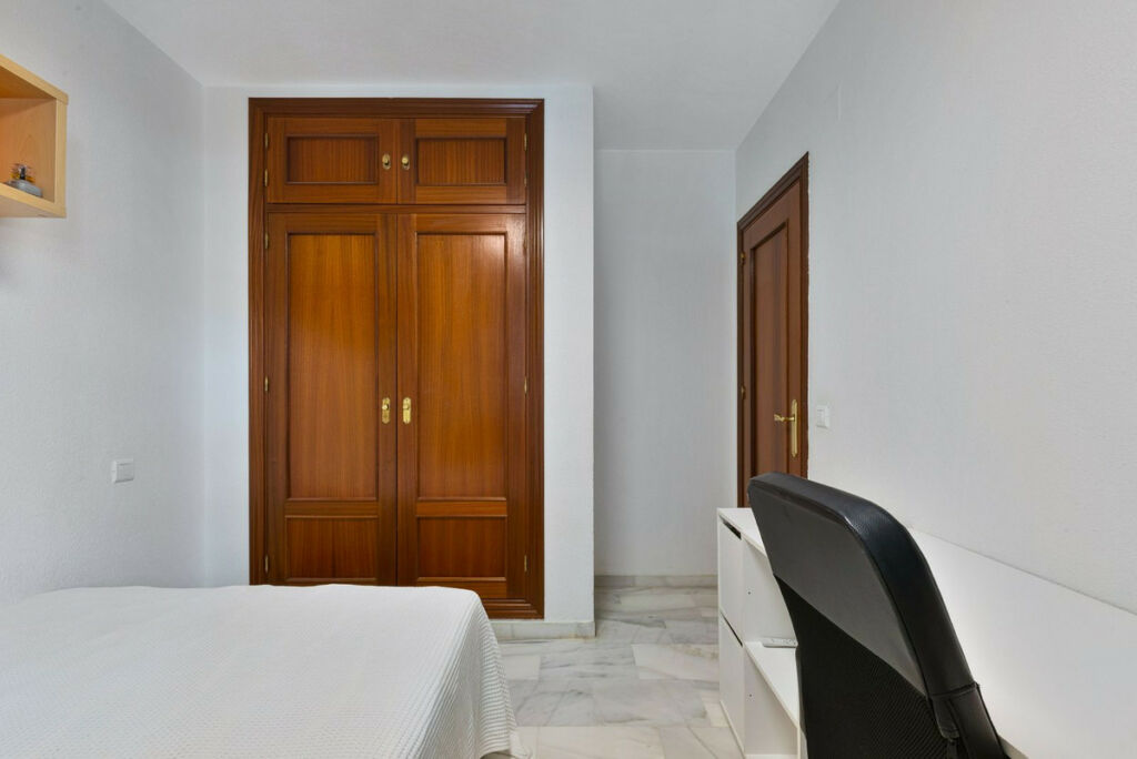 Middle Floor Apartment Fuengirola Málaga - image 12