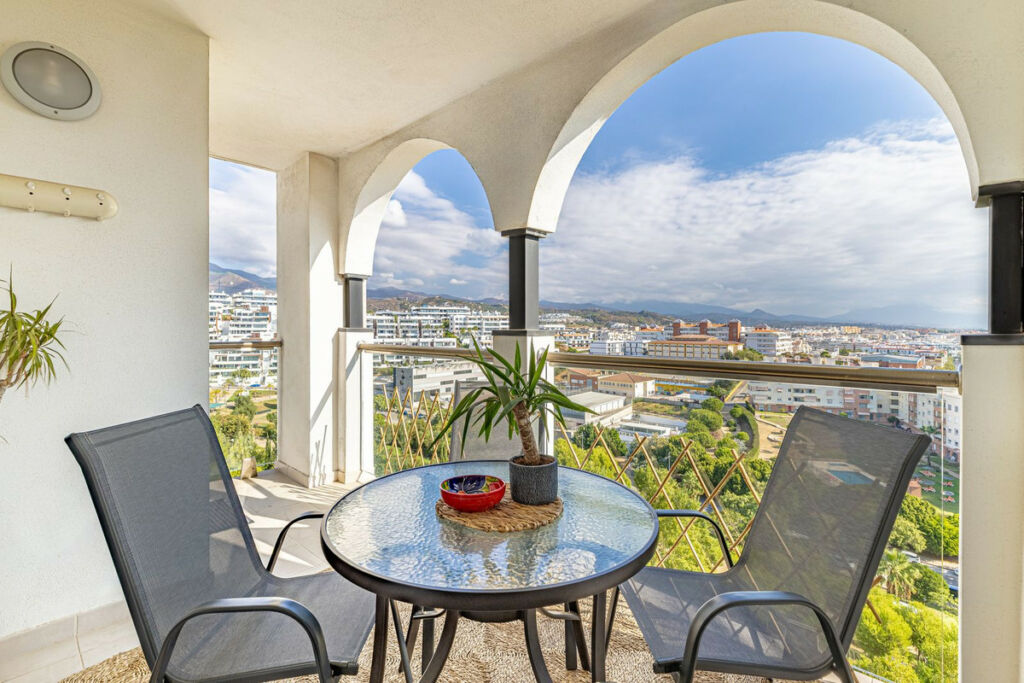 Middle Floor Apartment Estepona Málaga - image 12