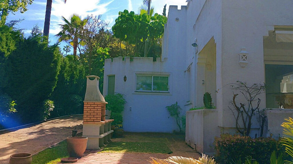 Detached Villa El Paraiso Málaga - image 12