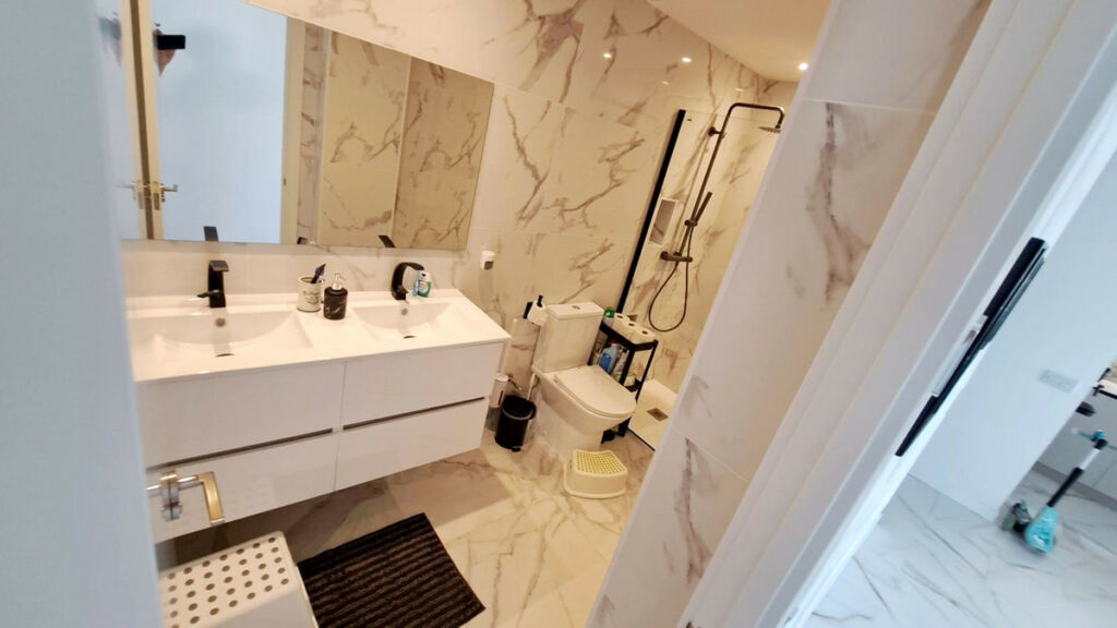 Top Floor Apartment Fuengirola Málaga - image 12