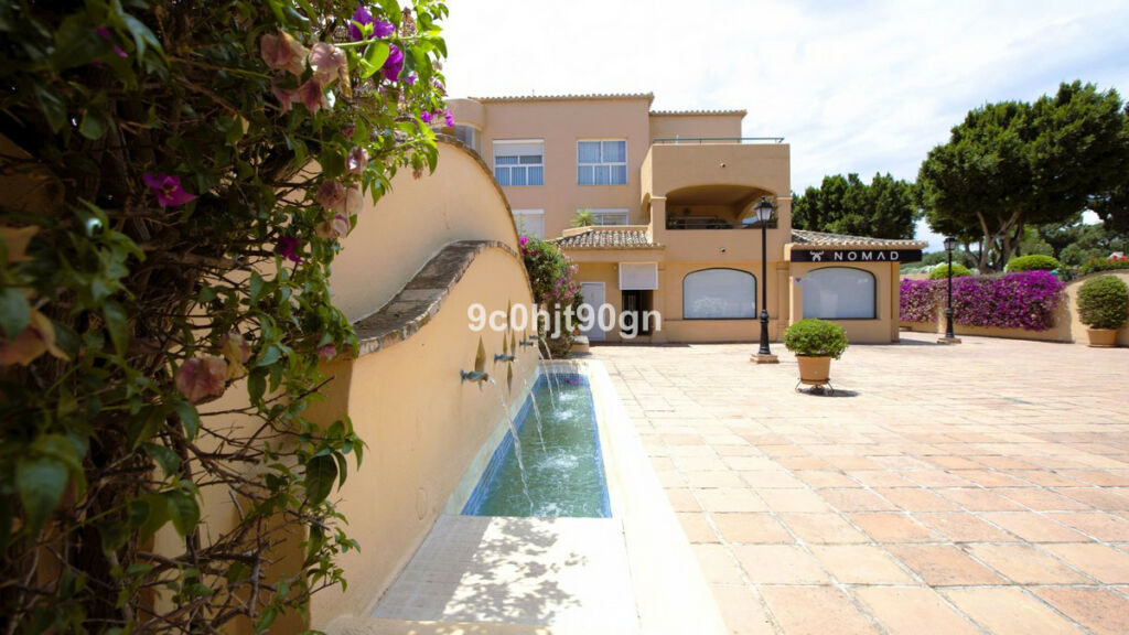 Middle Floor Apartment Elviria Málaga - image 12