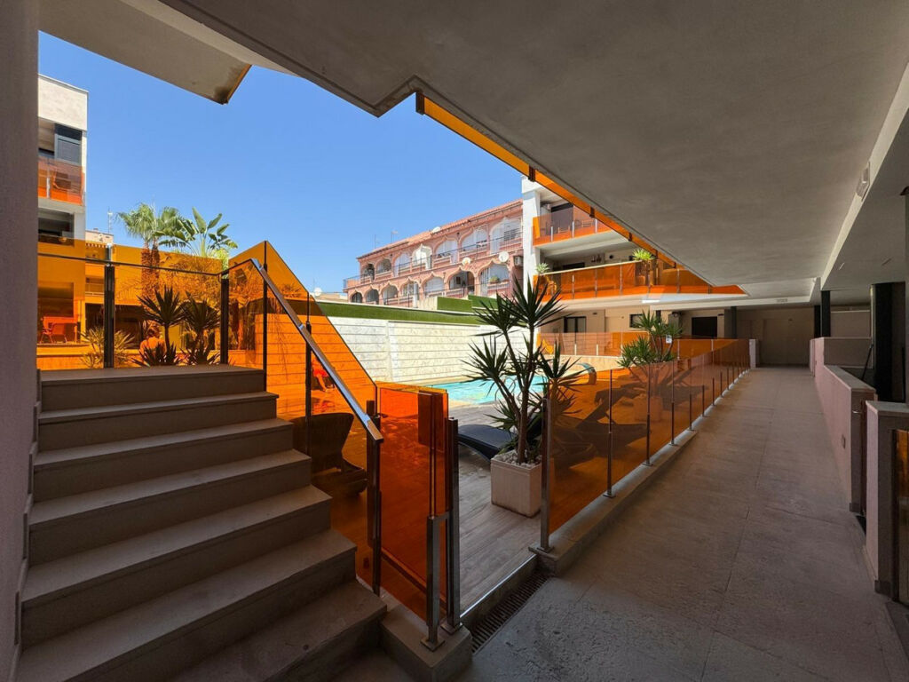 Middle Floor Apartment Torrevieja Alicante - image 12