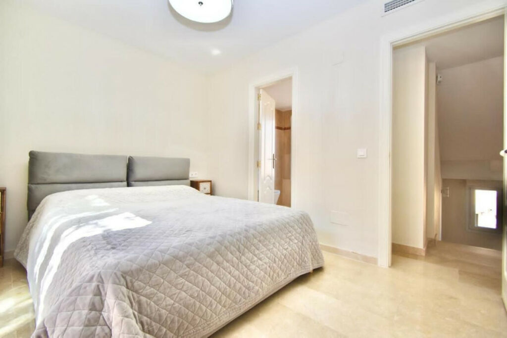 Townhouse Nueva Andalucía Málaga - image 12