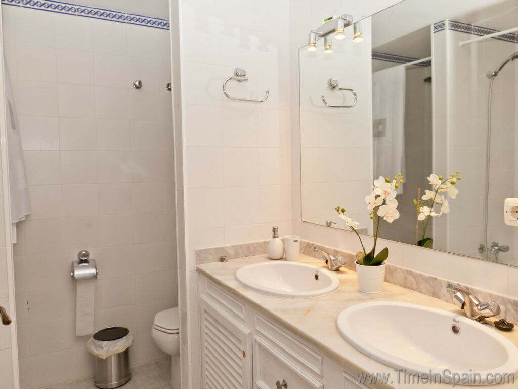 Townhouse Estepona Málaga - image 12