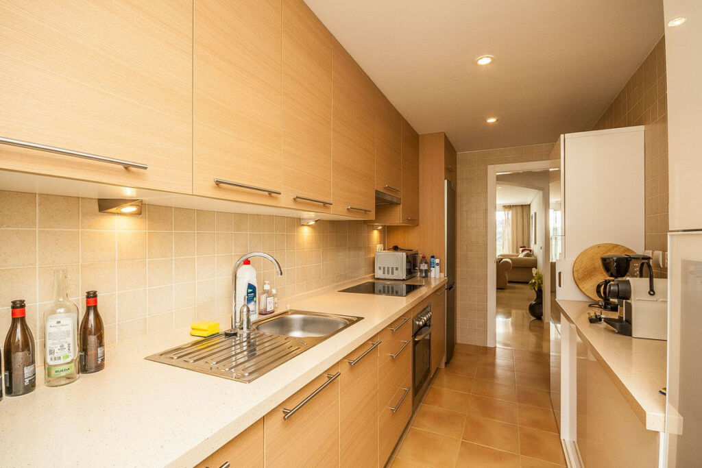 Middle Floor Apartment Elviria Málaga - image 12