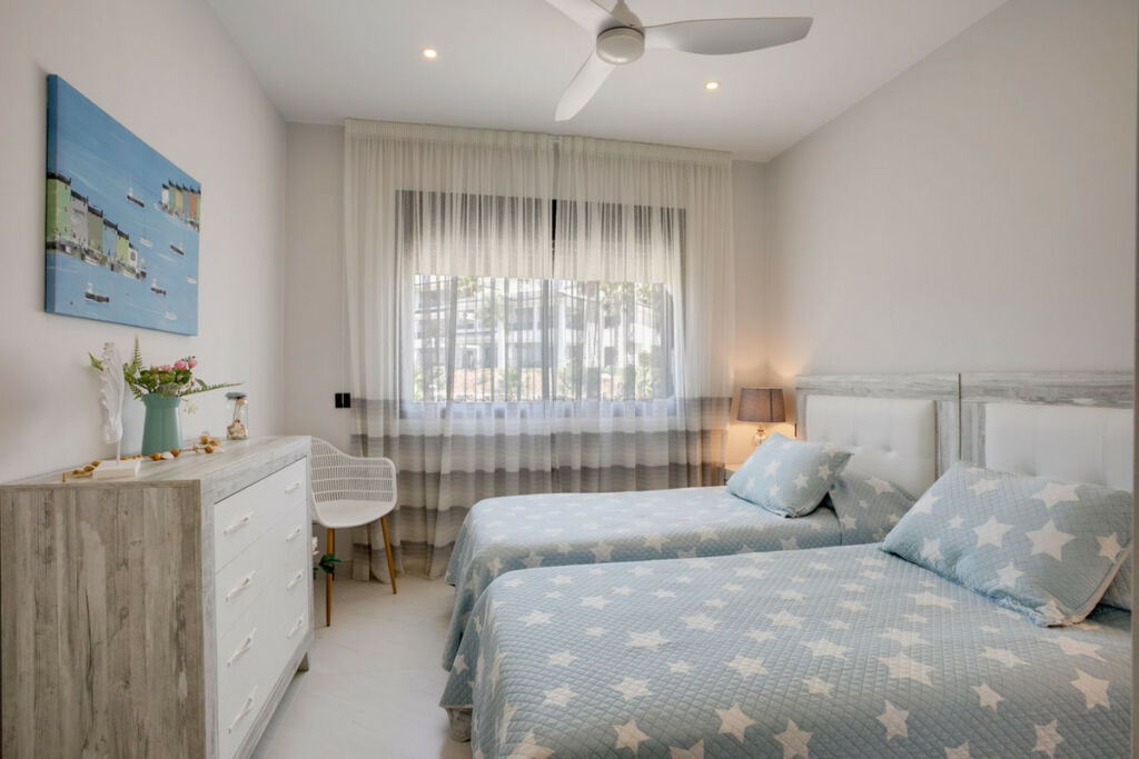 Middle Floor Apartment Estepona Málaga - image 12
