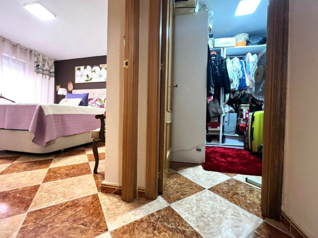 Middle Floor Apartment Torrevieja Alicante - image 12