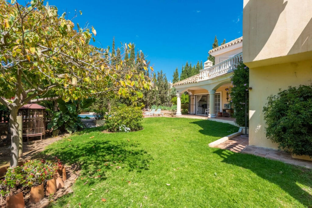Detached Villa Marbella Málaga - image 12