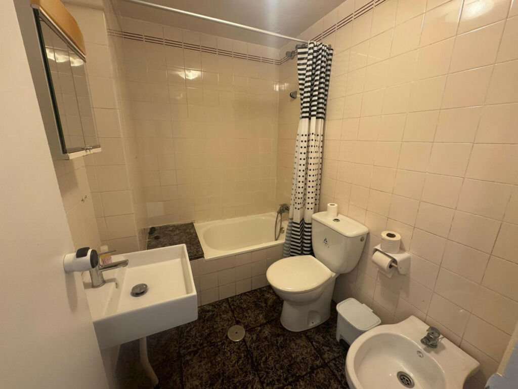 Middle Floor Apartment Torrevieja Alicante - image 12