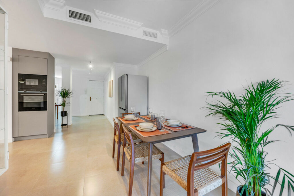 Middle Floor Apartment Estepona Málaga - image 12