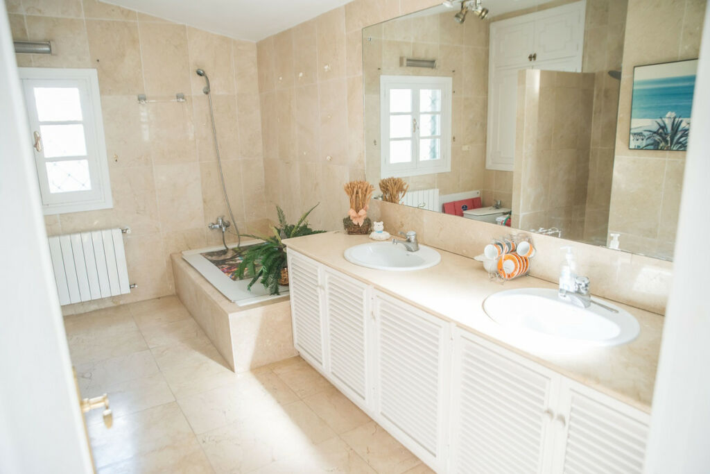Detached Villa Calahonda Málaga - image 12
