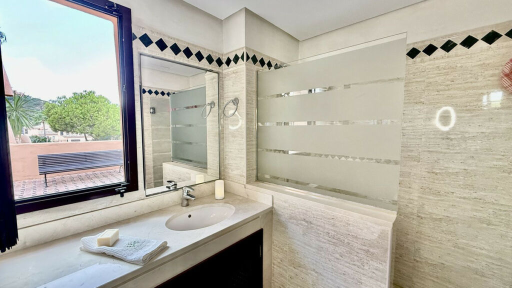 Ground Floor Apartment La Mairena Málaga - image 14