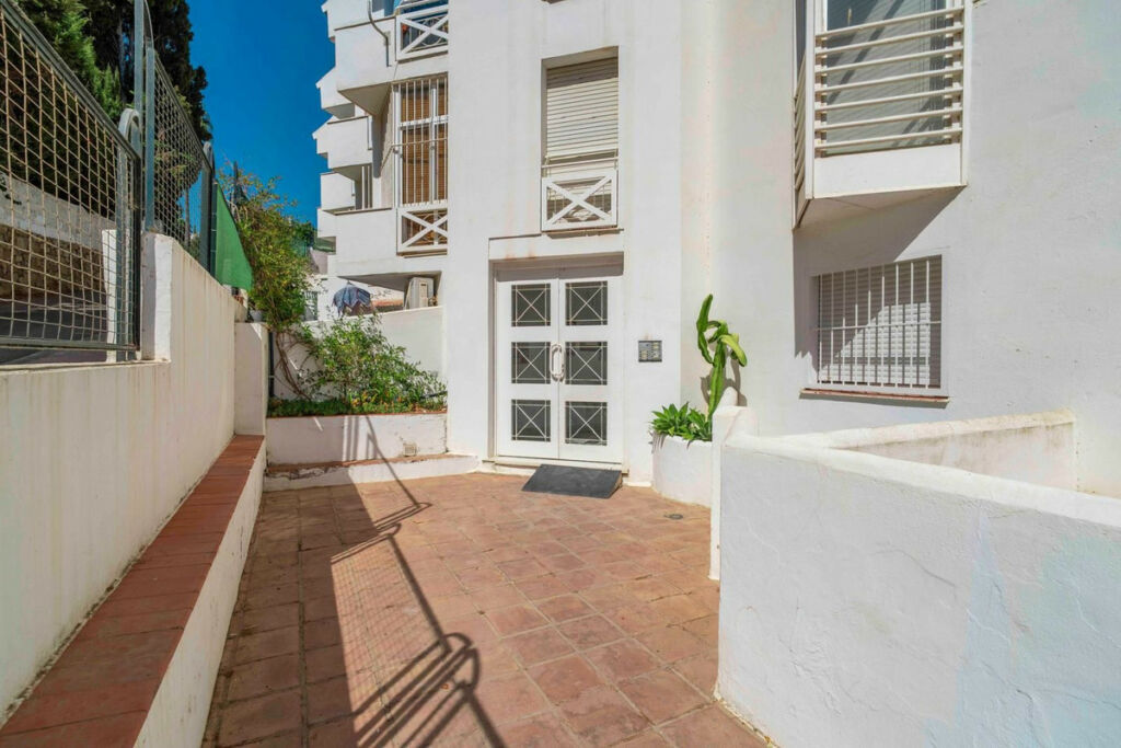 Middle Floor Apartment Fuengirola Málaga - image 13