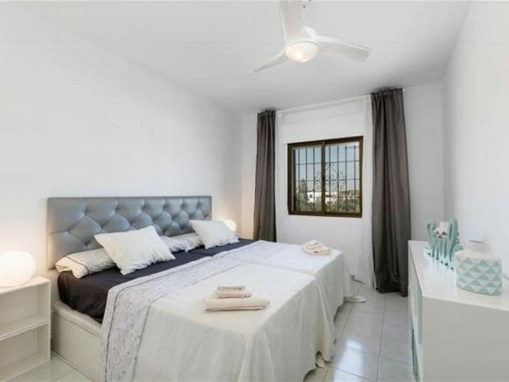 Detached Villa Nueva Andalucía Málaga - image 12