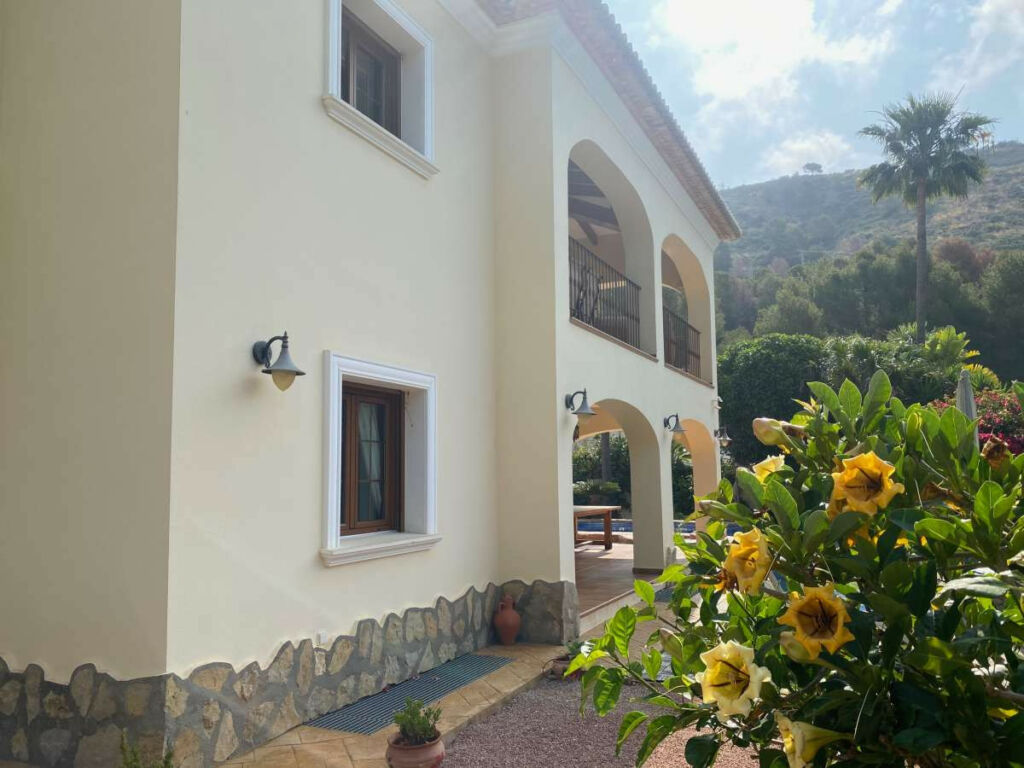 Detached Villa Moraira Alicante - image 12