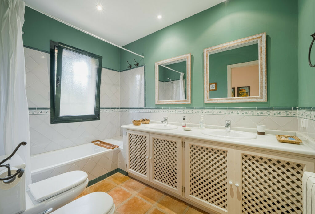 Detached Villa Sotogrande Cádiz - image 12