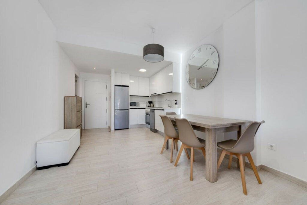 Middle Floor Apartment Torrevieja Alicante - image 12