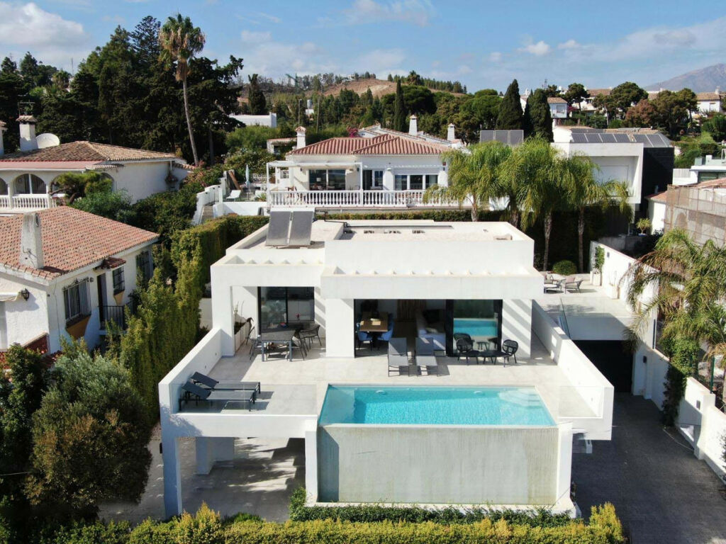 Detached Villa El Chaparral Málaga - image 12