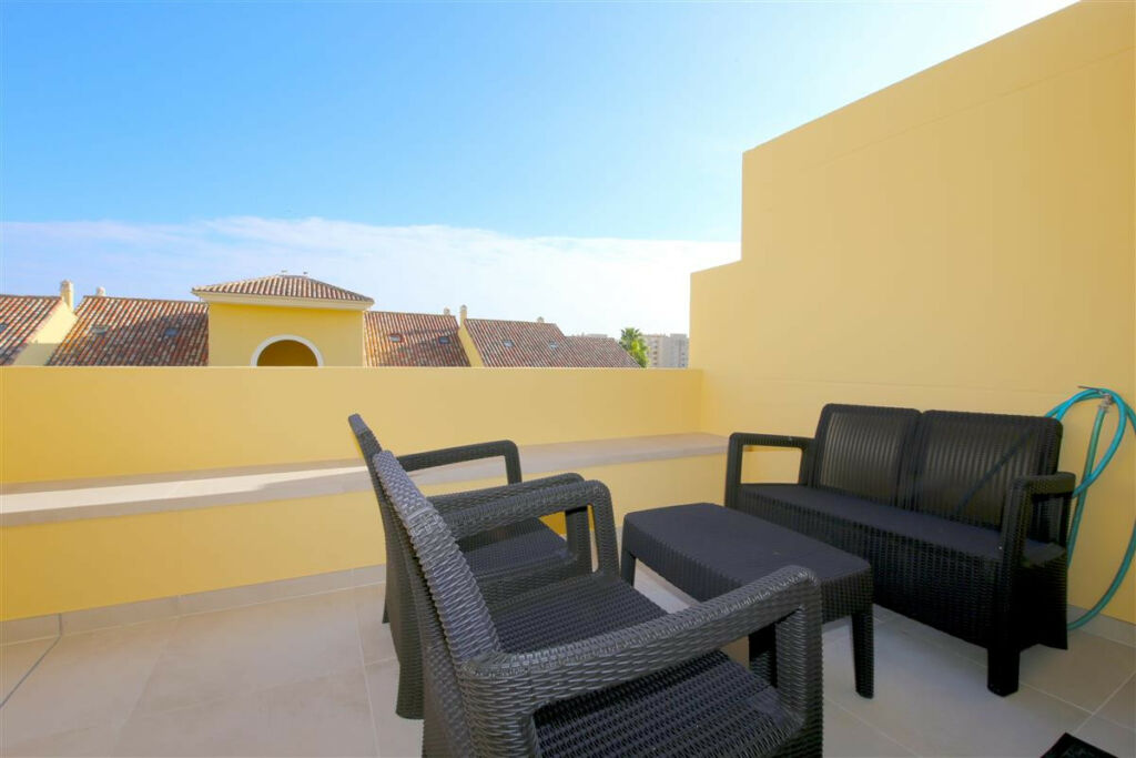 Middle Floor Apartment Estepona Málaga - image 12