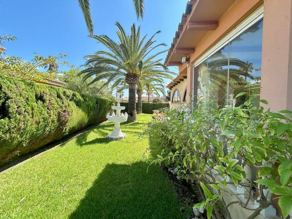 Detached Villa Cabo Roig Alicante - image 12