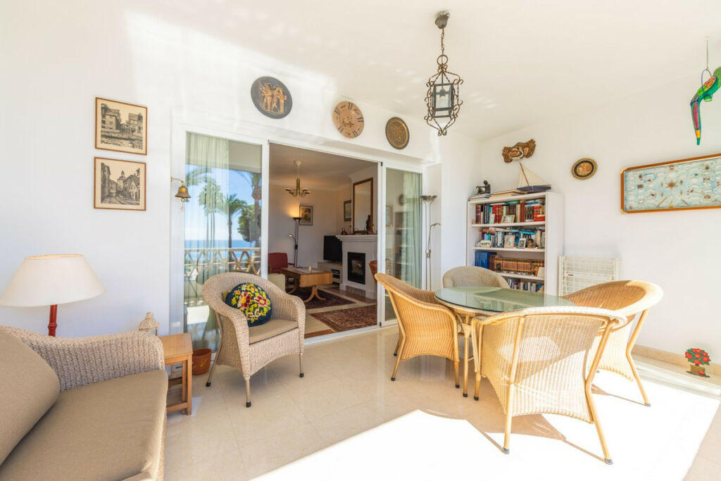Middle Floor Apartment Casares Playa Málaga - image 12