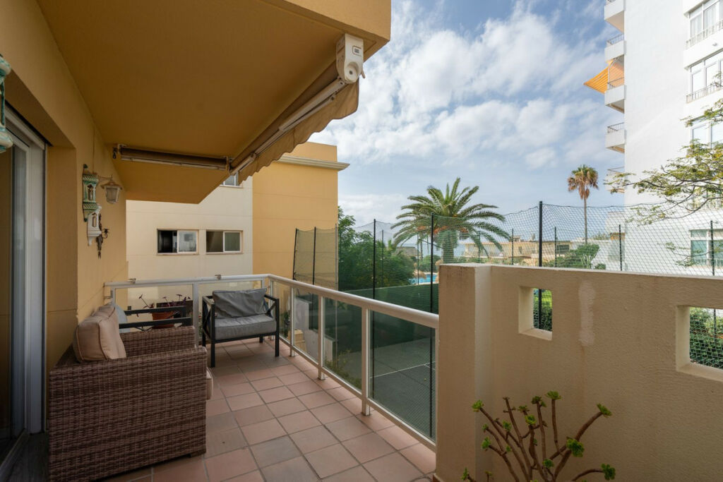 Middle Floor Apartment La Cala Málaga - image 12