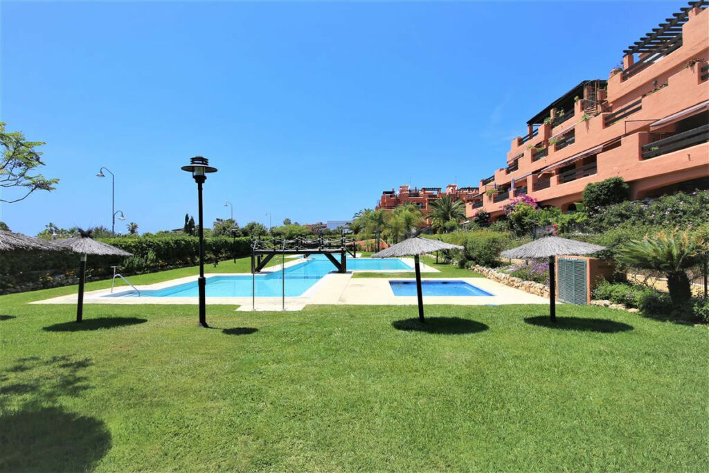 Middle Floor Apartment Estepona Málaga - image 12