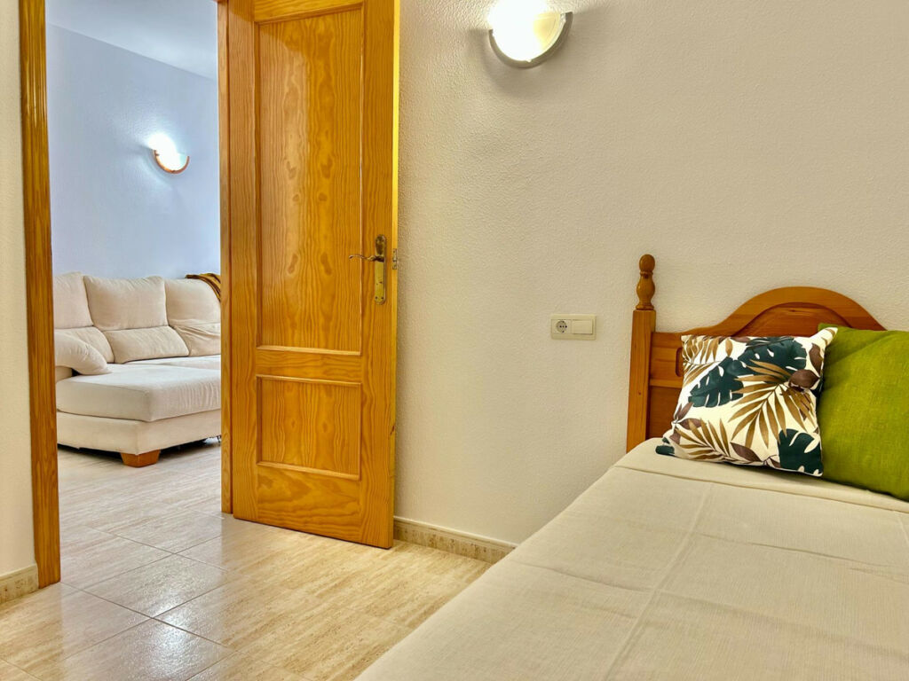 Middle Floor Apartment Torrevieja Alicante - image 12