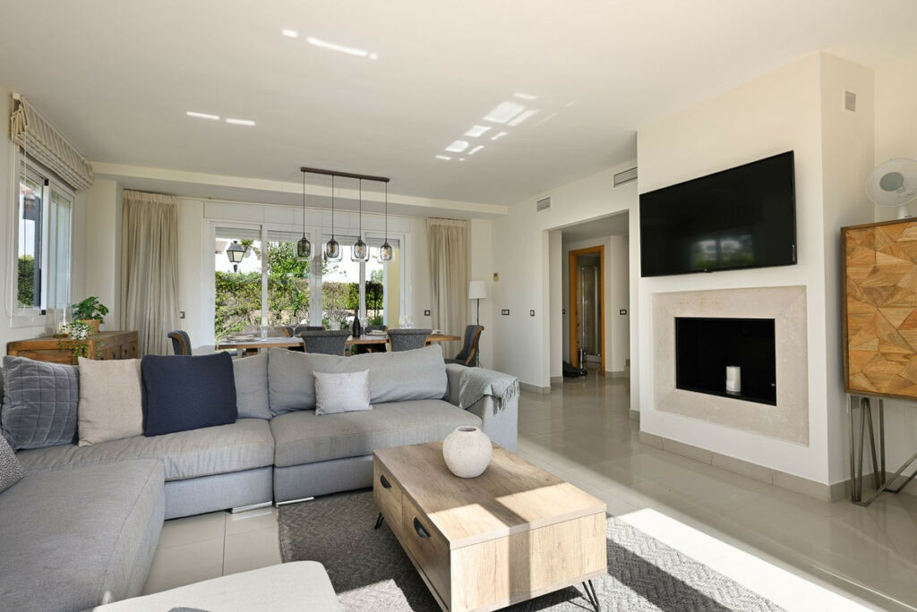 Townhouse Estepona Málaga - image 12
