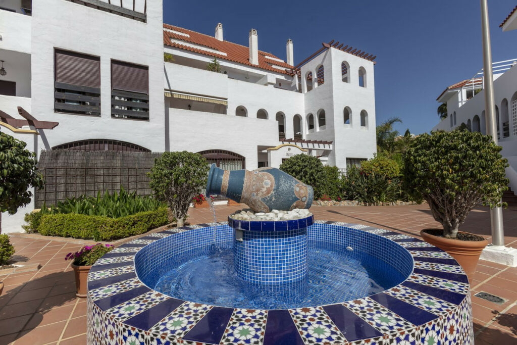 Middle Floor Apartment Nueva Andalucía Málaga - image 13