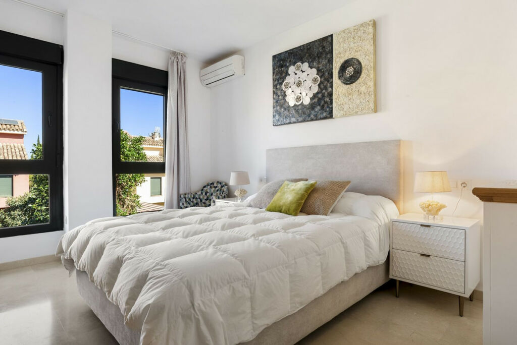 Middle Floor Apartment Bel Air Málaga - image 12