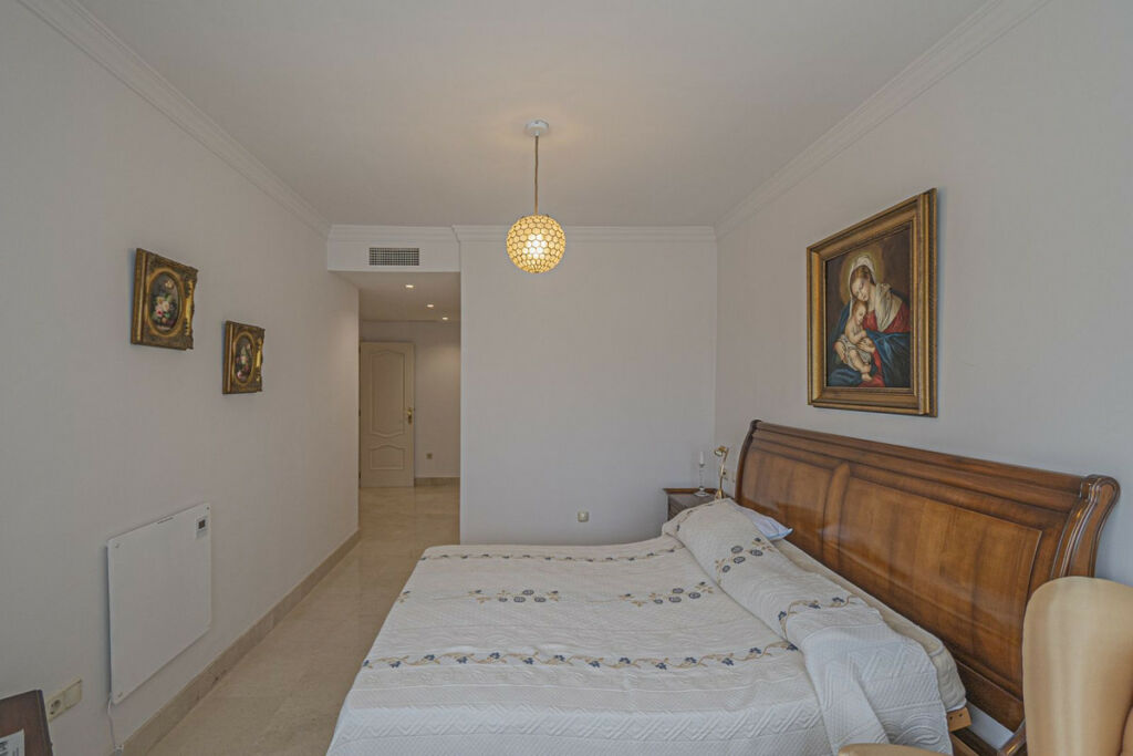 Middle Floor Apartment The Golden Mile Málaga - image 12
