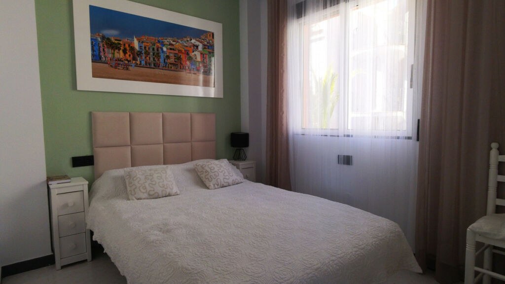 Middle Floor Apartment Torrevieja Alicante - image 12