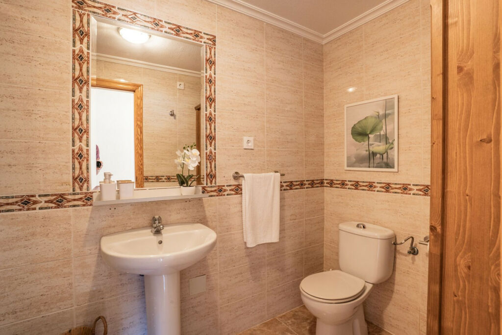 Middle Floor Apartment Torrevieja Alicante - image 12