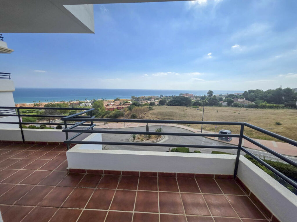 Middle Floor Apartment La Duquesa Málaga - image 12