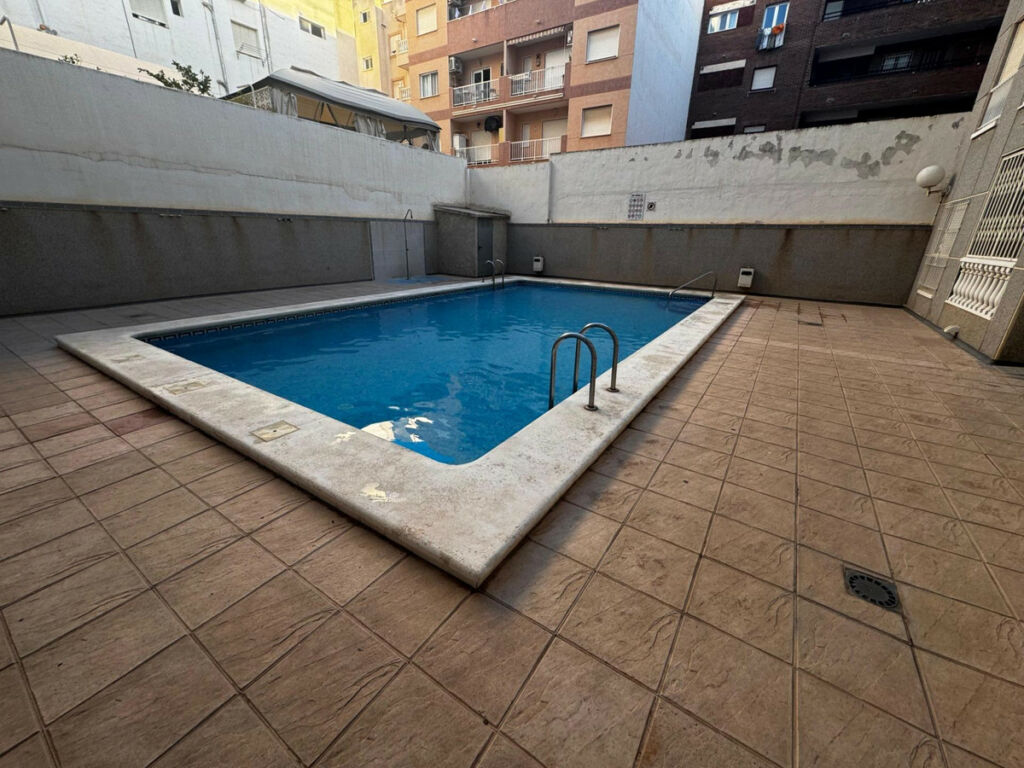 Middle Floor Apartment Torrevieja Alicante - image 12