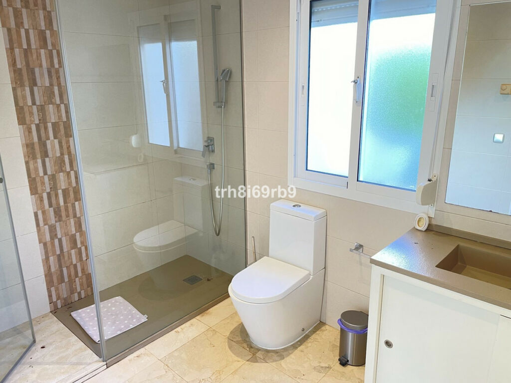 Detached Villa New Golden Mile Málaga - image 12