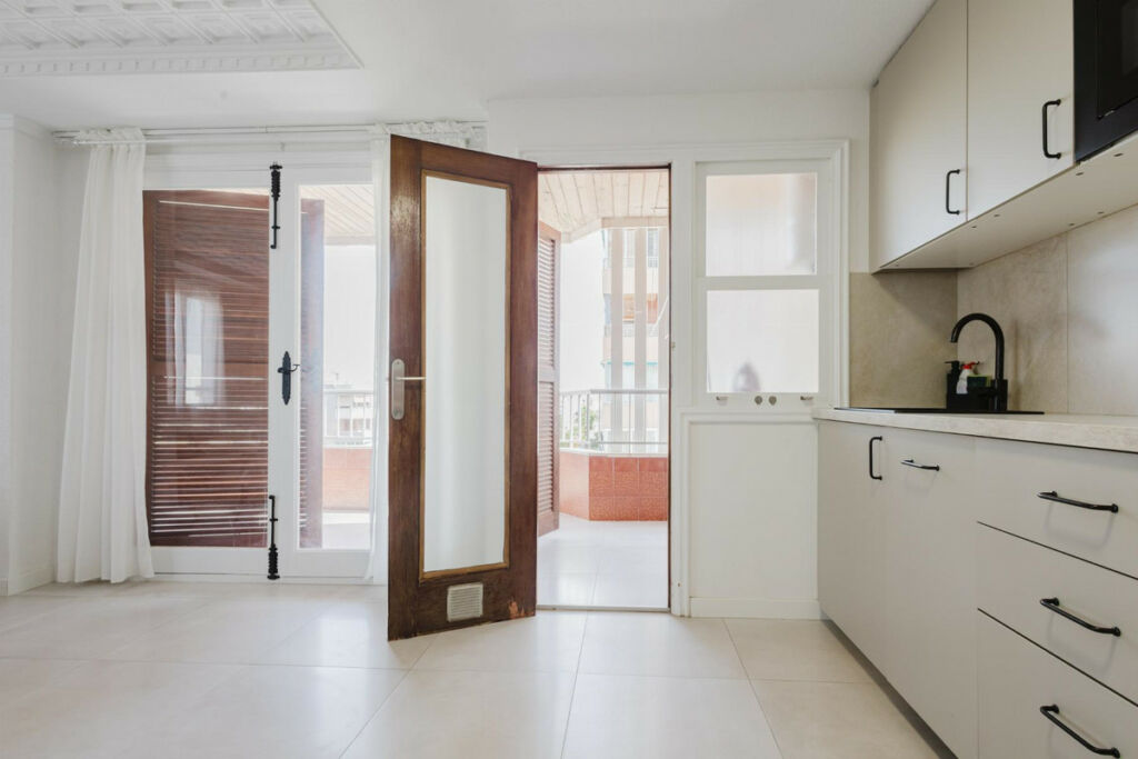 Middle Floor Apartment Torrevieja Alicante - image 12