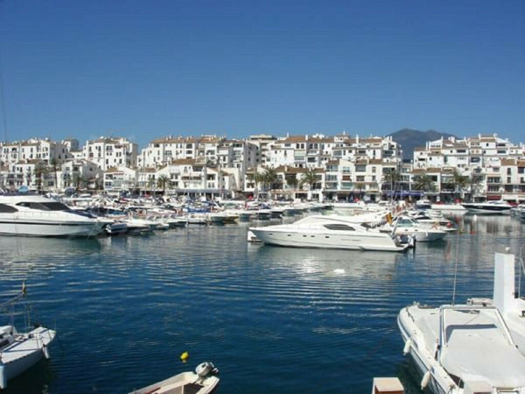 Detached Villa Marbella Málaga - image 12