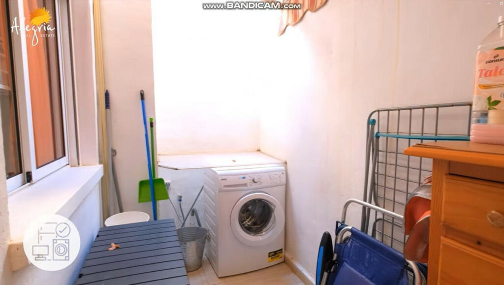 Middle Floor Apartment Torrevieja Alicante - image 12